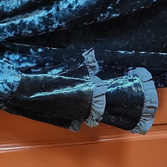 Beige by eci-Deep teal velour off the shoulder 3/4 sleeved pullover Size L NWT. - Picture 2 of 9